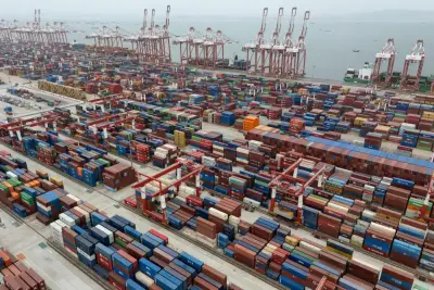 Trump’s tariffs loom over the economy as shipments from China fall